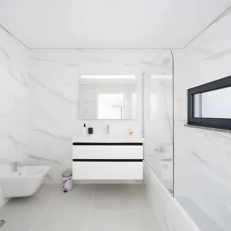 아파트 Luxury T2 In *